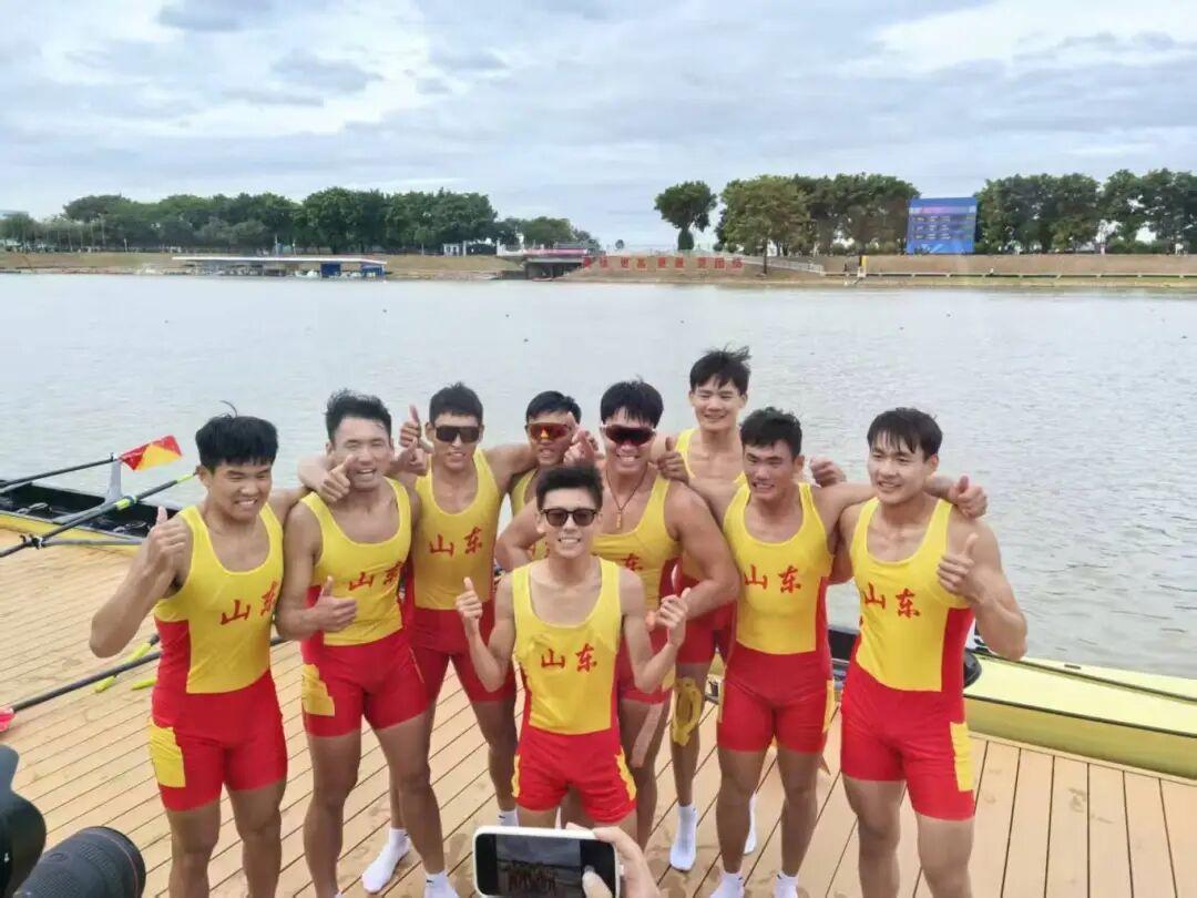 冬日生活打卡季11月11日上午，在全国第十五届运动会赛艇男子八人单桨有舵手项目决