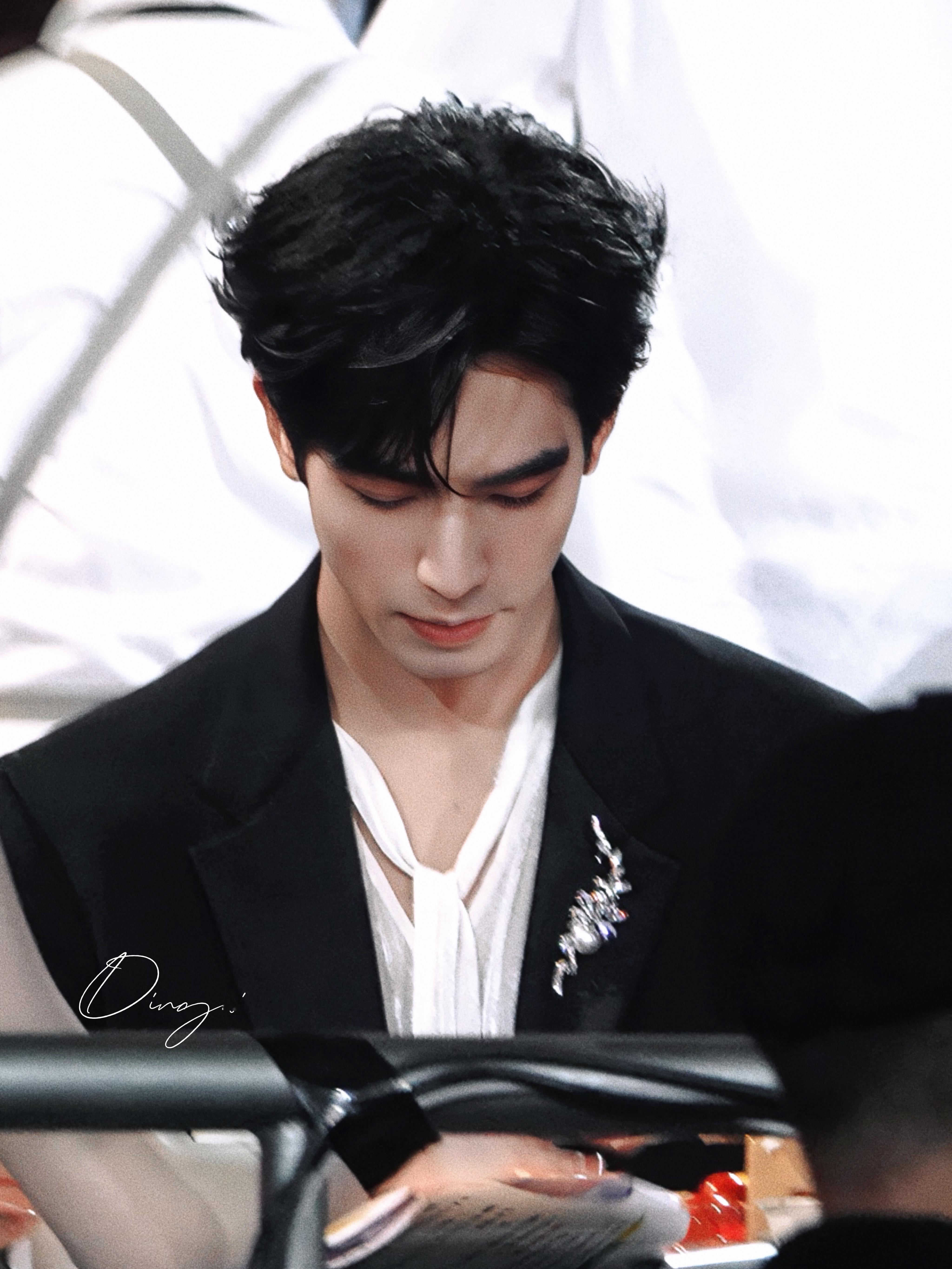 镜头看到宋威龙的脸会自动对焦 