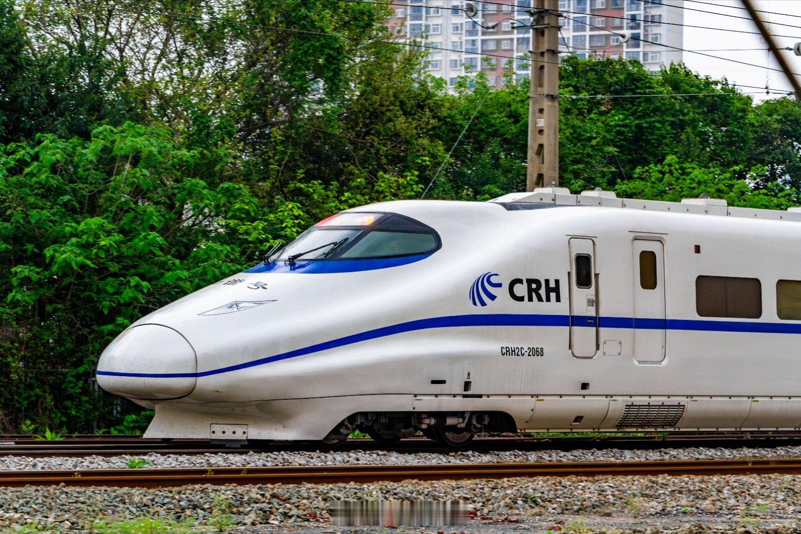 低调的动检列车，CRH2C-2068，由上海局代管。不同于别的黄医生醒目的外观，