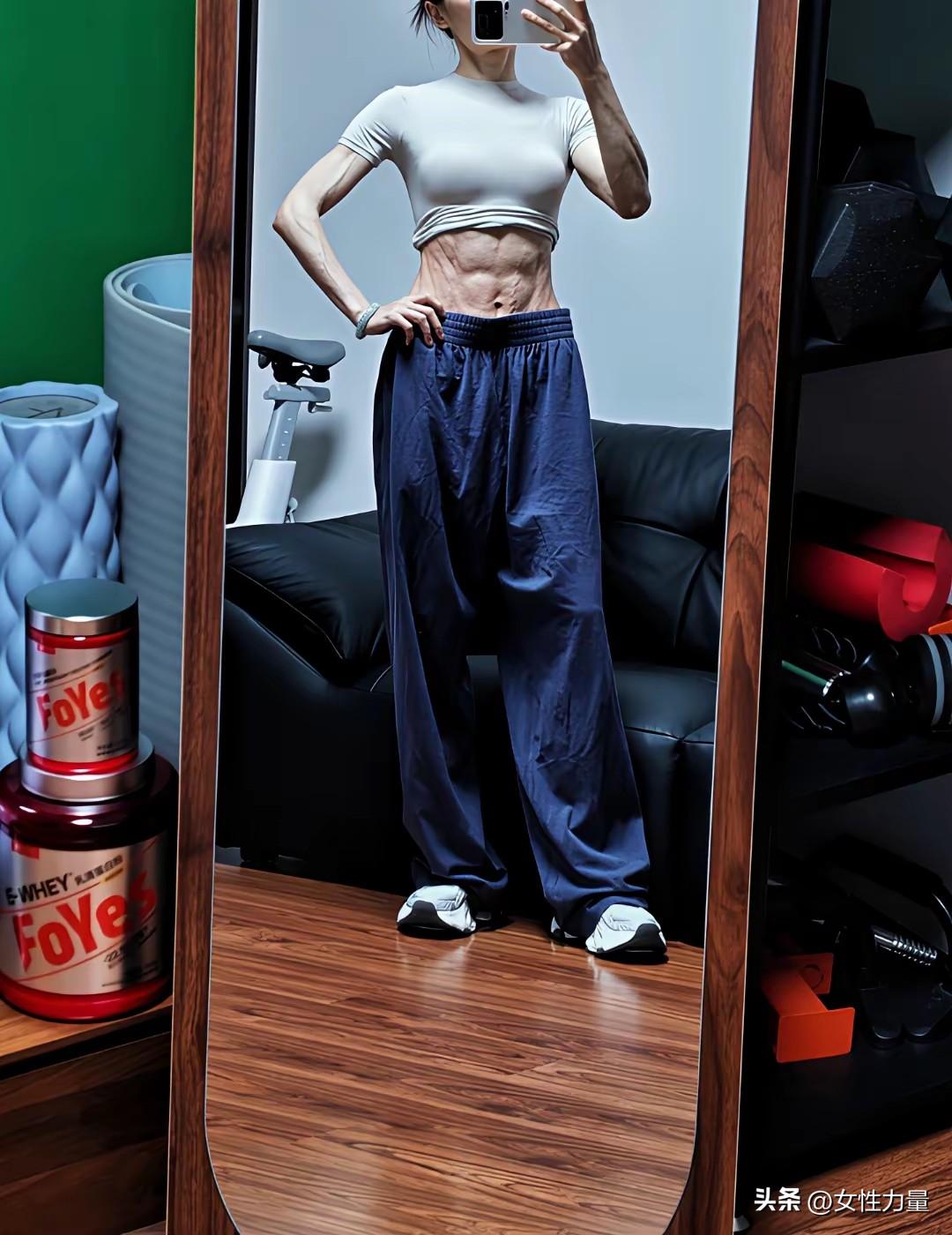 隔着衣服都能看见的腹肌，有多牛逼