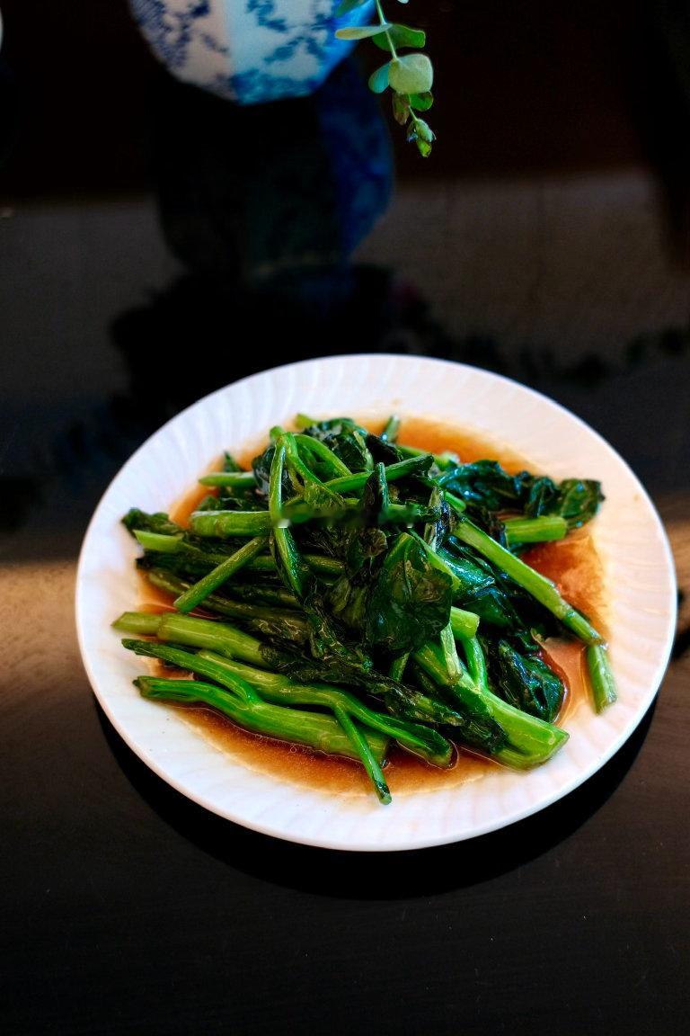 预定的墨江土鸡 第一次炒鸡杂看了下攻略 炒出来超级下饭  一只鸡分成四份炖板栗榴