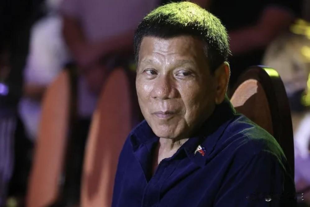 由律师尼古拉斯·考夫曼领导的菲律宾前总统罗德里戈·罗亚·杜特尔特的法律团队，已请