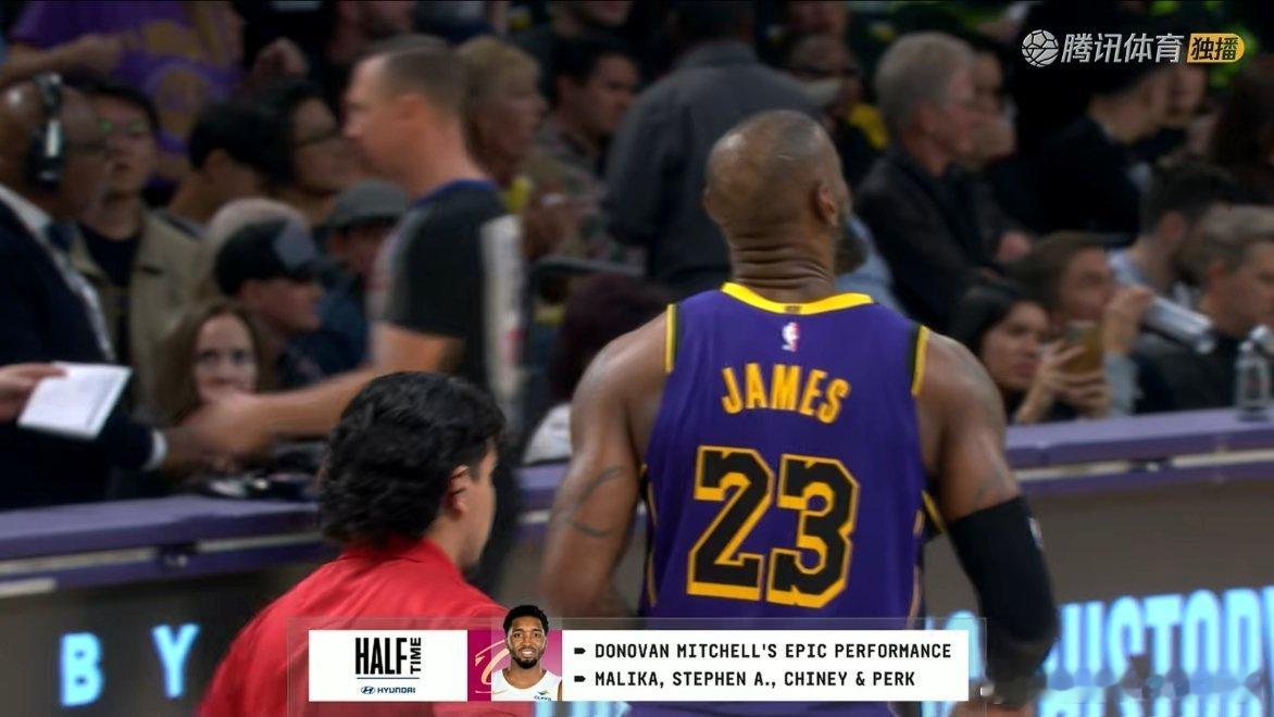 半场湖人59-54快船，有什么想说詹姆斯半场17分，东契奇11分3助 