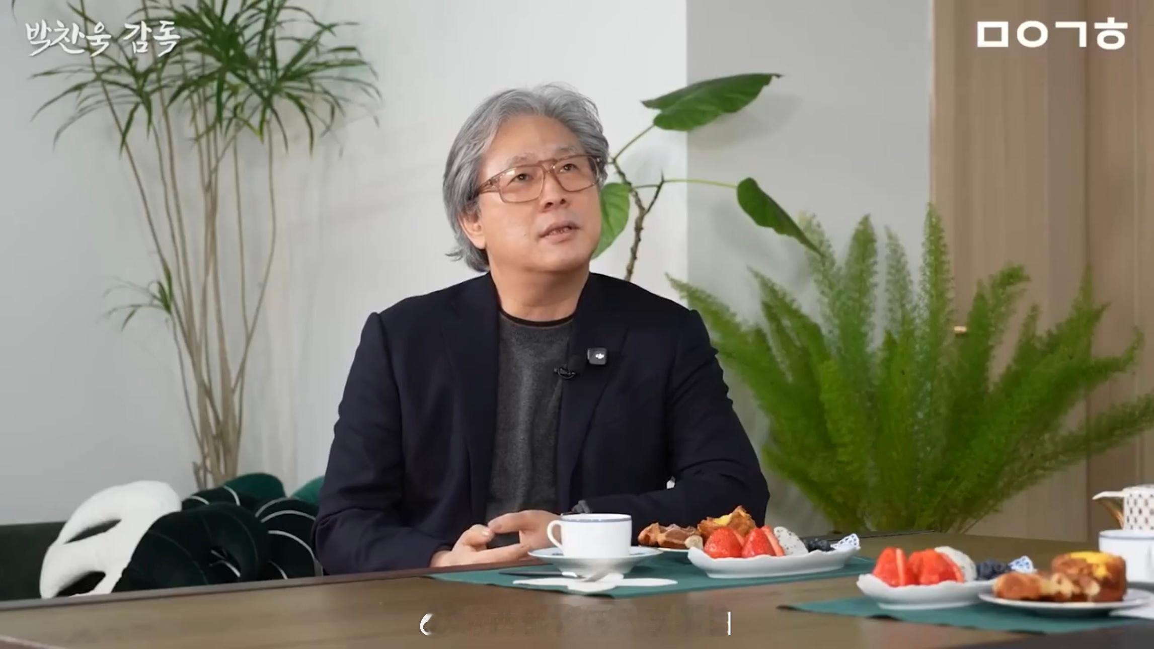 戛纳电影节 众所周知，朴赞郁除了是知名导演，还是一个知名影评人。采访中，朴导提到