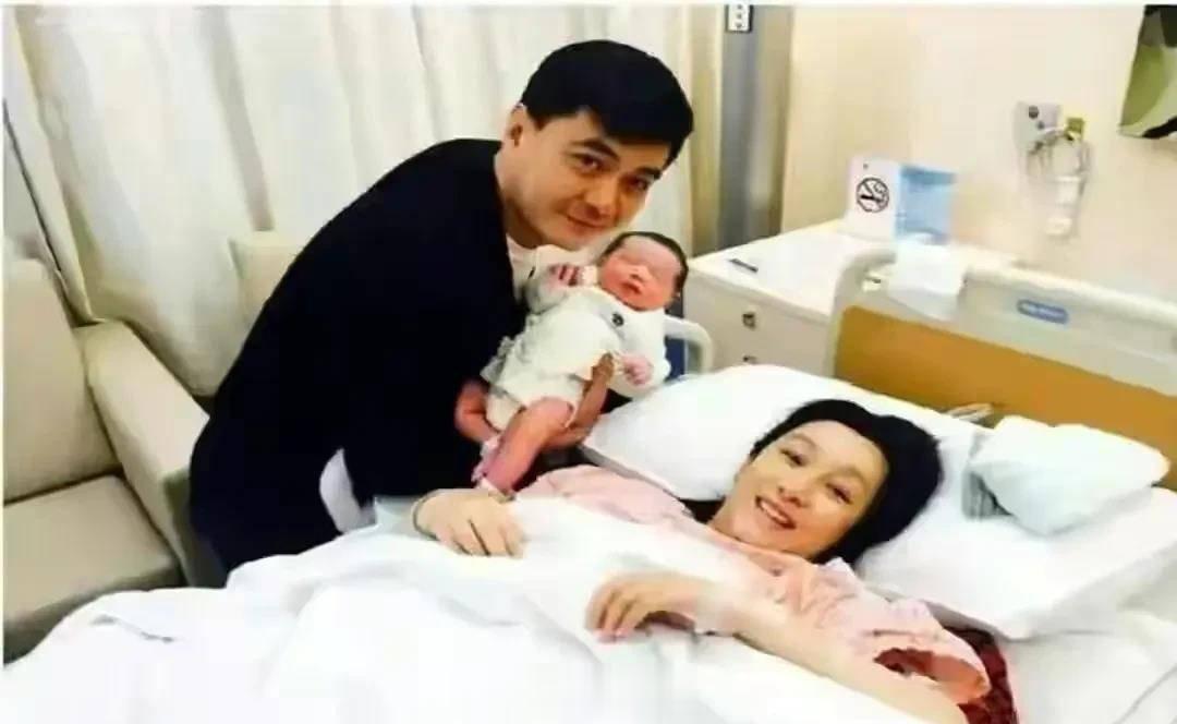 有妇之夫王新军向秦海璐告白，但秦海璐却非常生气的对他说:“你是有家室的人，想婚内