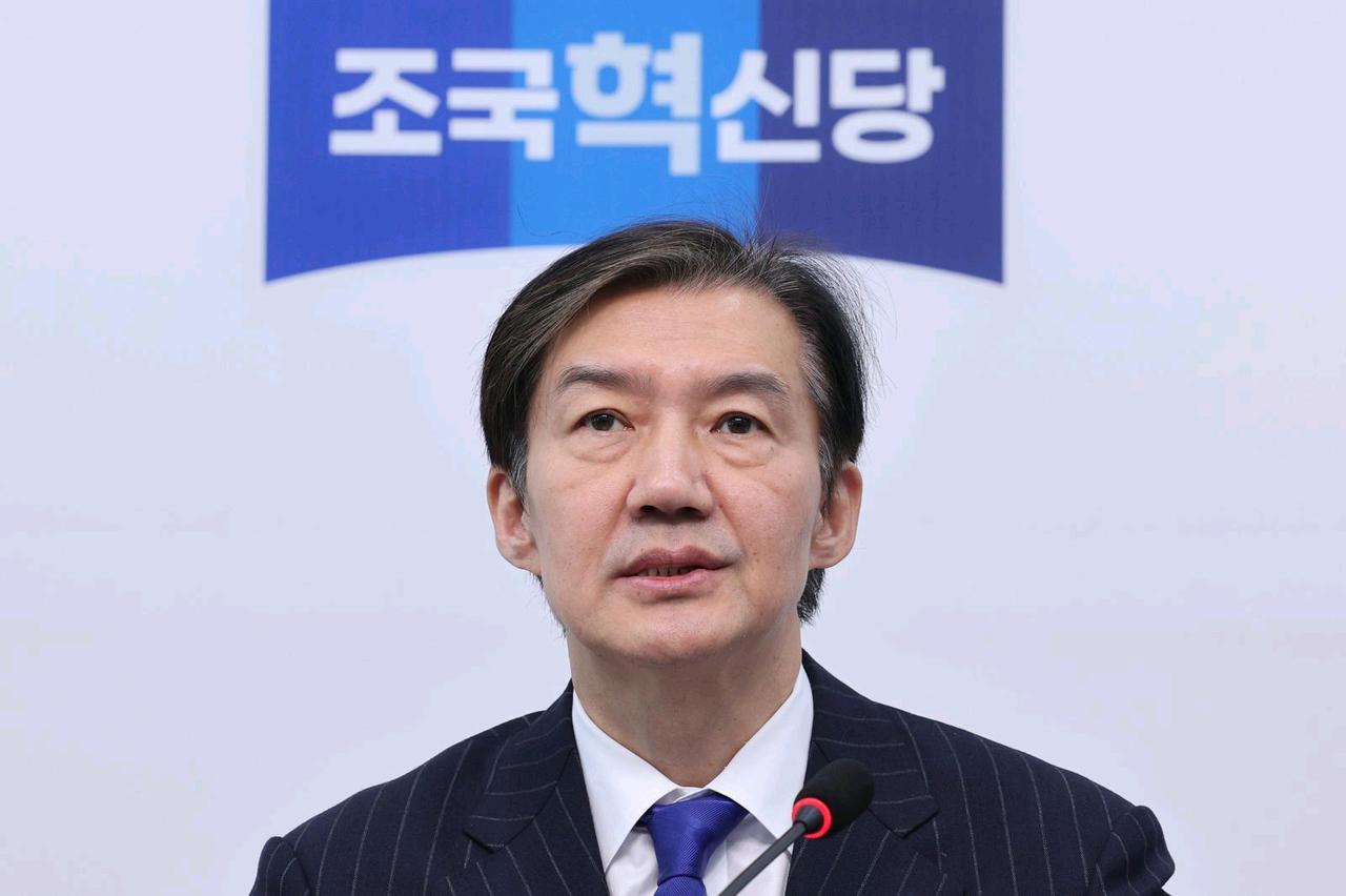 韩国媒体消息，韩国前总统尹锡悦与夫人金建希涉腐相关争议持续发酵，祖国革新党紧急对