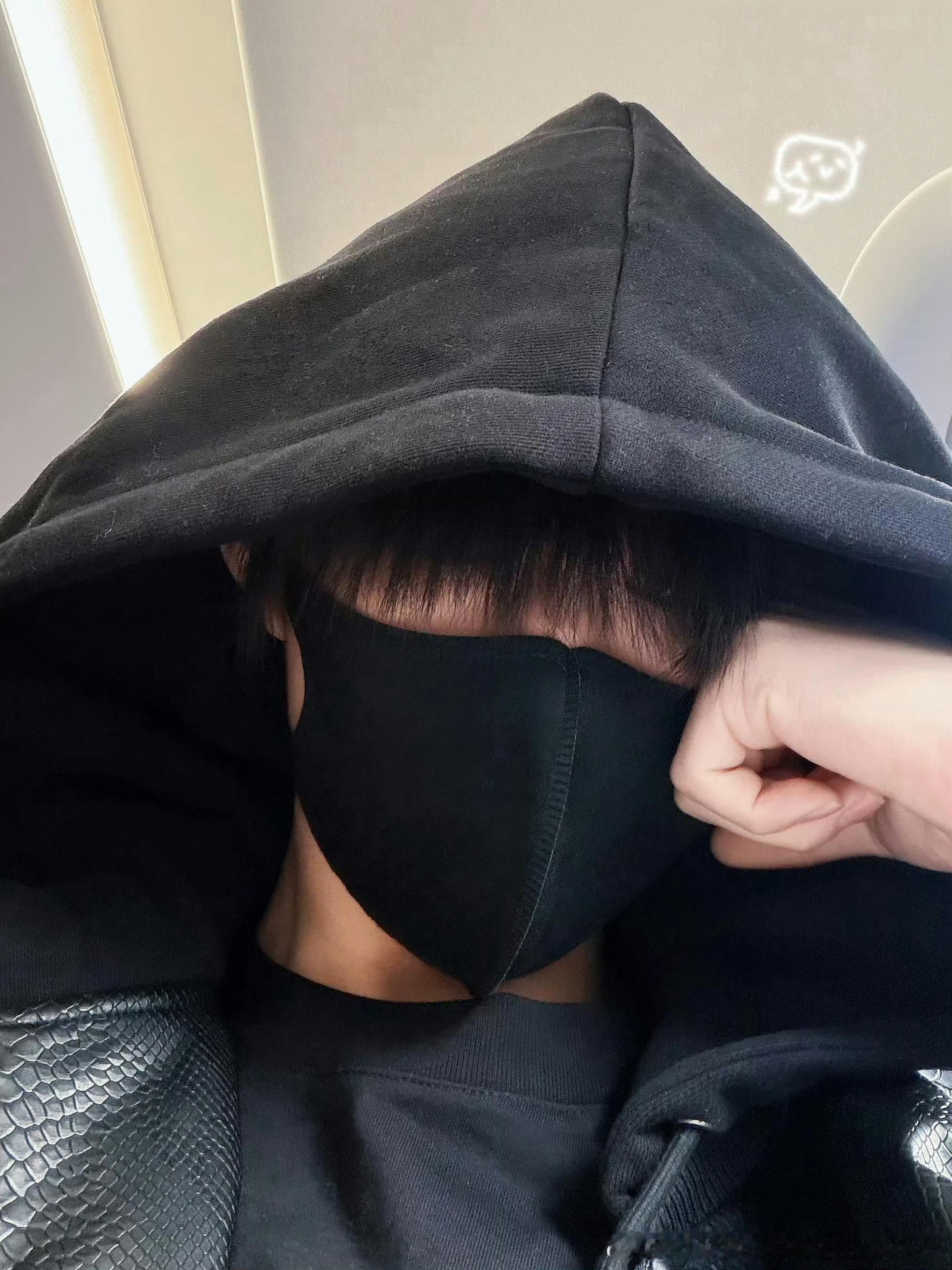 陈奕恒飞机上的自拍陈奕恒晒飞机上的自拍了