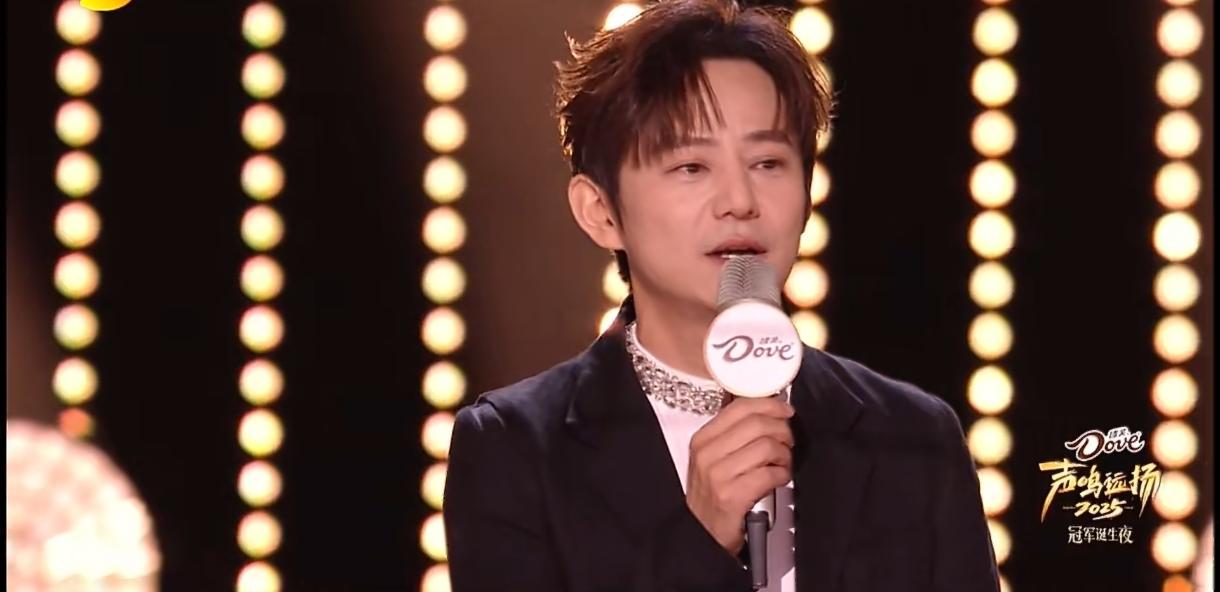 何炅哭着说终于要结束了，这场每周的热闹藏着多少不舍
 
谁看了都忍不住破防！何炅