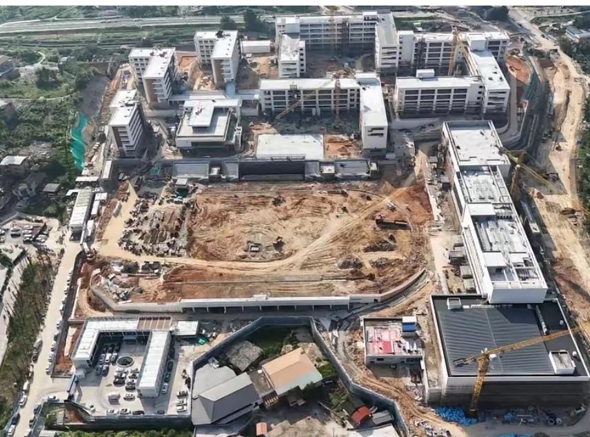 永泰南区中学即将竣工，这可是个大好事，为2026年9月交付使用创造了条件。教育资