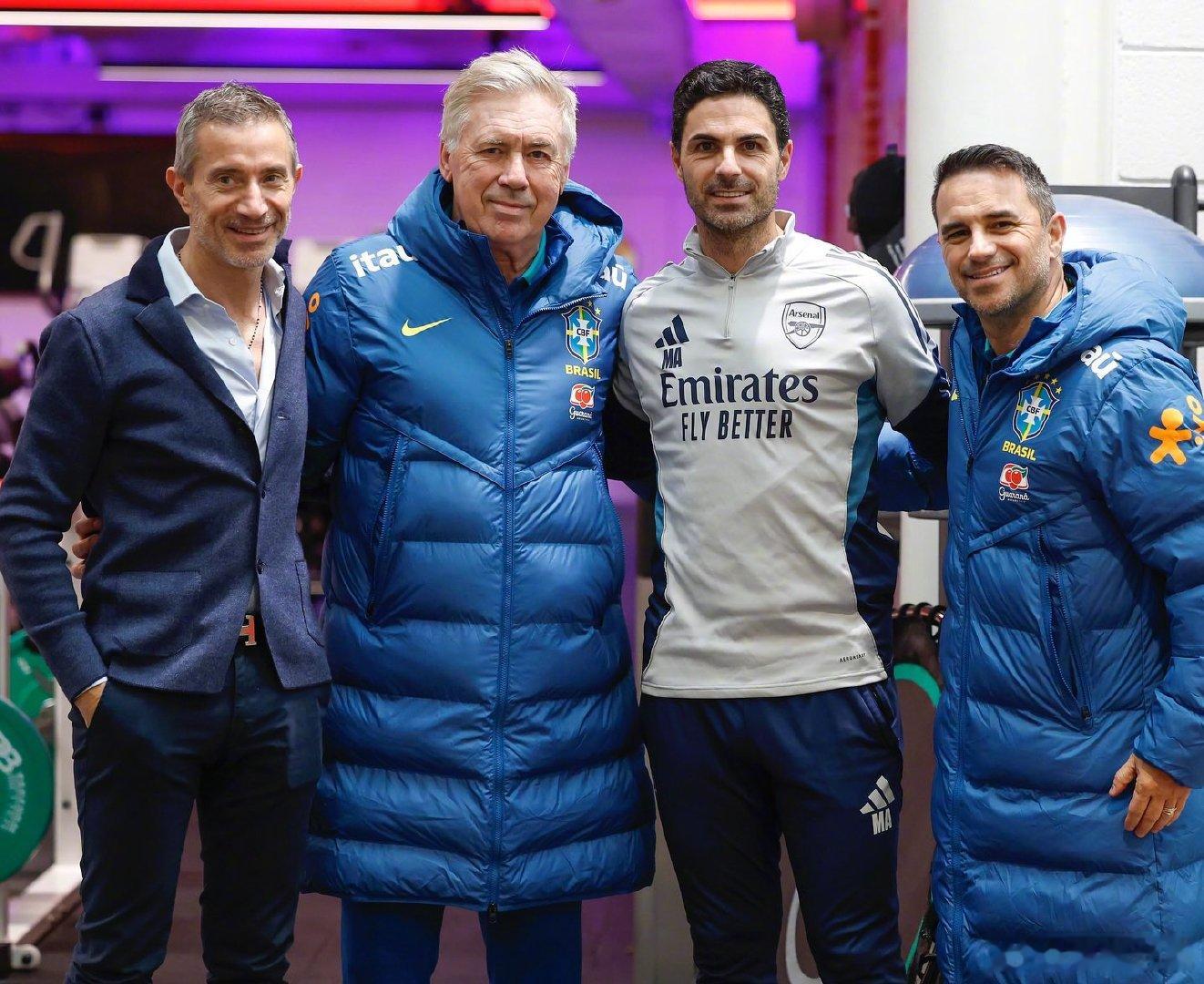 【巴西主教练安切洛蒂与阿森纳主教练阿尔特塔合影】巴西队正在酋长球场训练，他们将在