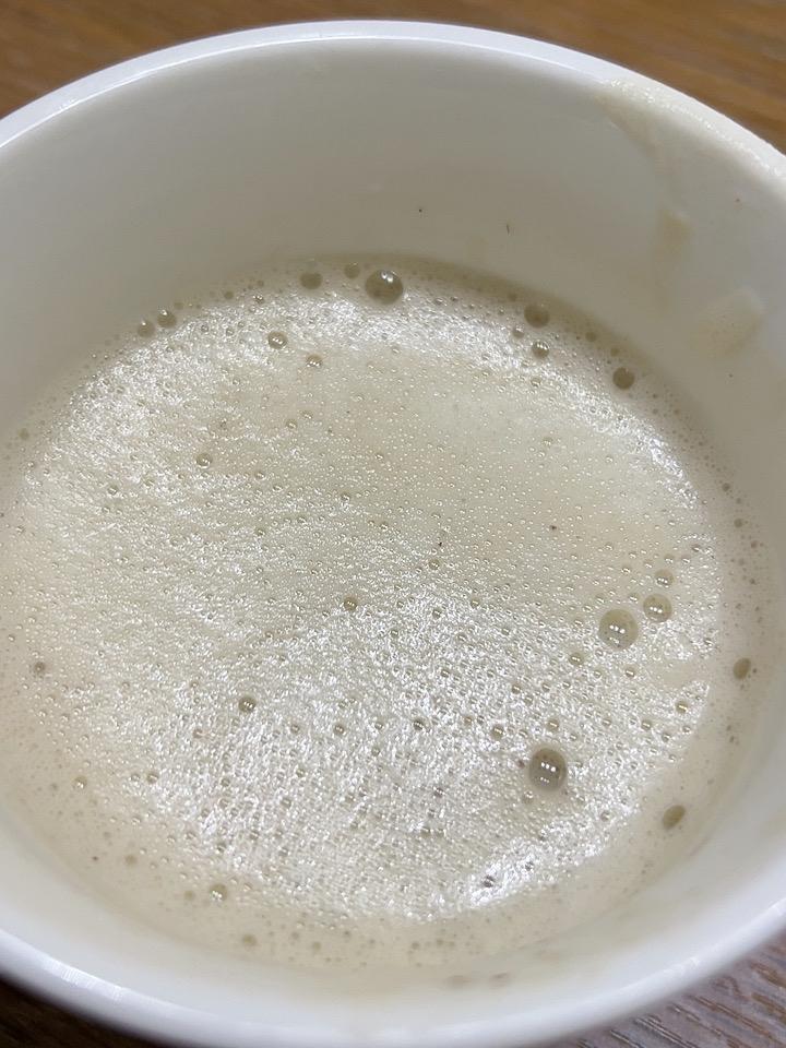每天早上来一杯超浓郁的豆浆，豆香浓郁，营养丰富，真的太好喝了！