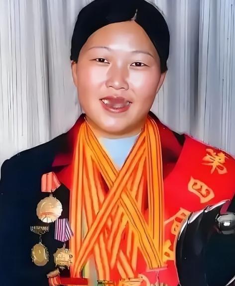 1985年,她父亲逼着19岁的她嫁给恩人的儿子,谁料,30年后,她的名字响彻世界