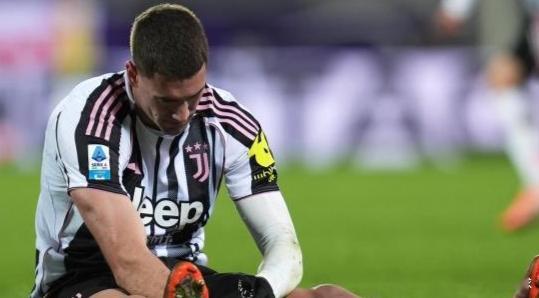 据罗马诺的消息，弗拉霍维奇目前尚未与AC米兰达成任何协议，弗拉霍维奇正在专注于康