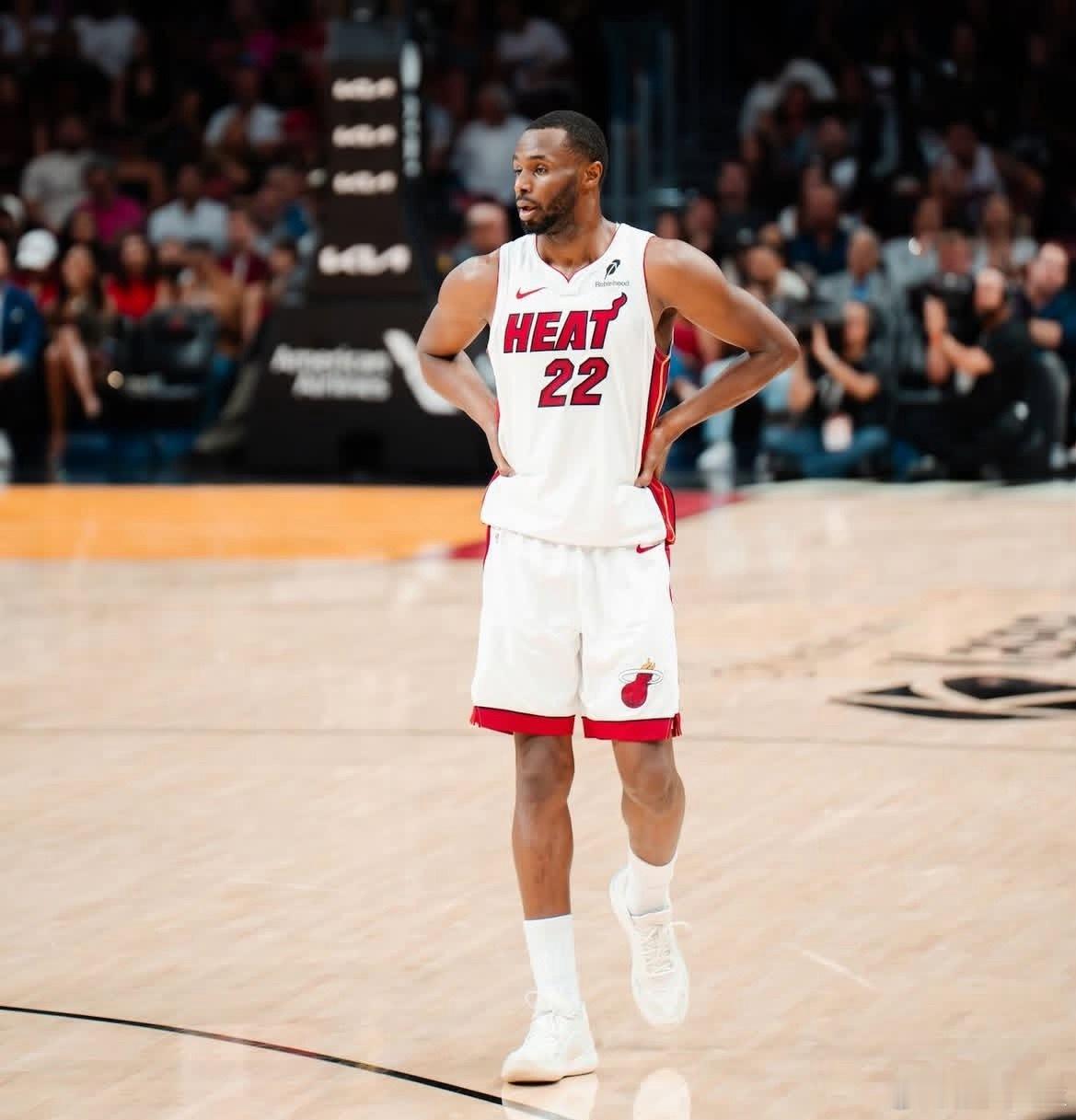 嘴哥22分9篮板3助攻3盖帽，攻防两端影响力无处不在！快船vs热火新赛季篮不住