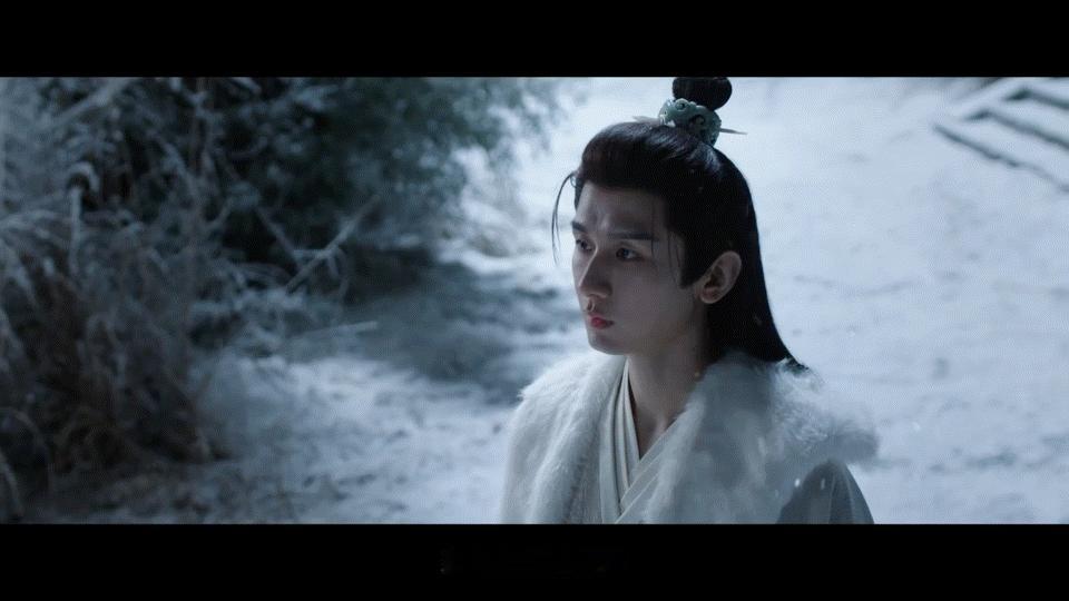 成毅新剧大雪定律冲出横店 红伞、白雪、杀意——成毅的谢淮安在雪中登场，这画面太有