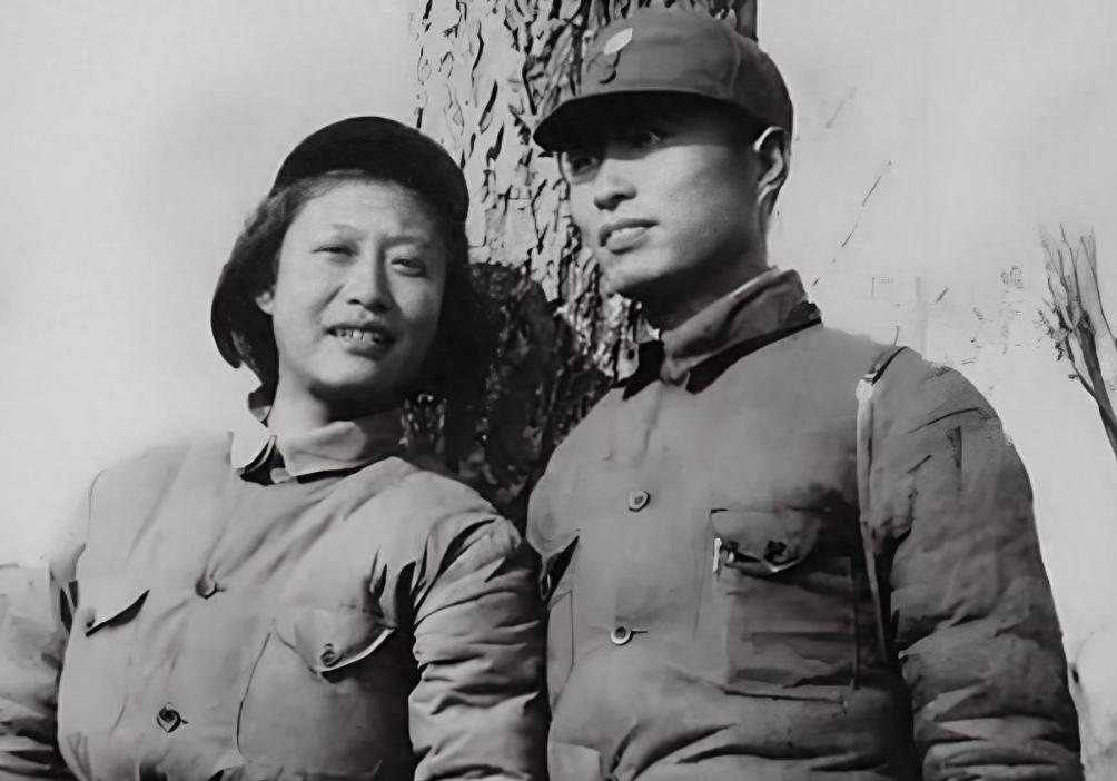 1942年，张爱萍爱上项英的遗孀，有人却反对，新四军难道没人了？
雨夜里的一句肯
