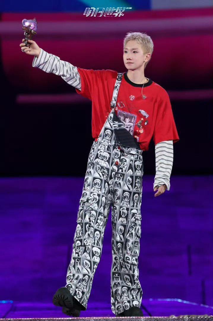 汪苏泷跑了一圈90度鞠躬12秒北京演唱会谢幕名场面太好哭，汪苏泷跑遍舞台各个方位
