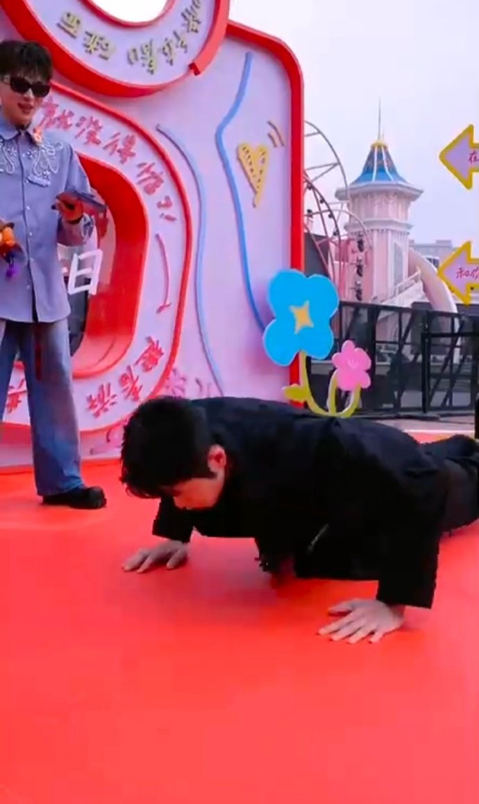 沈阳游乐园NPC比爱豆还会营业 沈阳游乐园NPC玩的这么大吗 沈阳游乐园NPC简