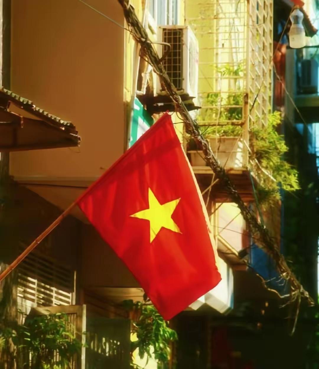 就在刚刚。
据越南电力公司消息，越南方面宣布阶段性增加与中国的跨境电力互济，用以