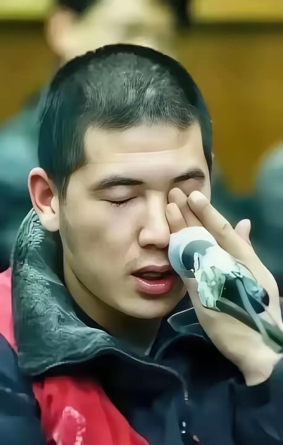 退伍兵卖烤肠刺死城管，一审被判死刑！律师一句话，让全场死寂
2006年，北京中关