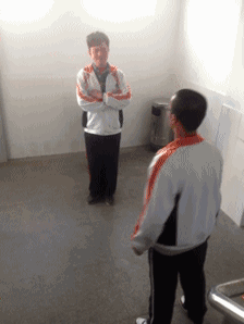 还以为是单挑，结果对方不讲武德 
