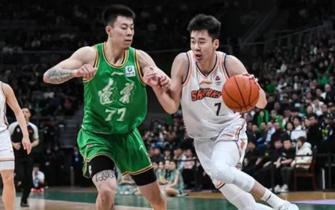 辽宁主场加时惜败上海，输球的原因在于以下几点:
1、辽宁队过于放松，进入状态太晚