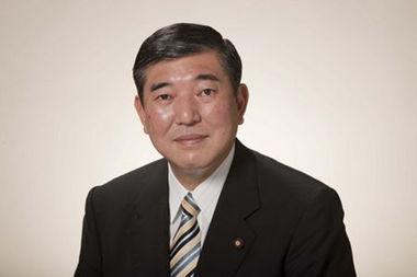 变了！1月12日，石破茂接受路透社的采访时说：“高市早苗已经没有撤回涉台言论的必