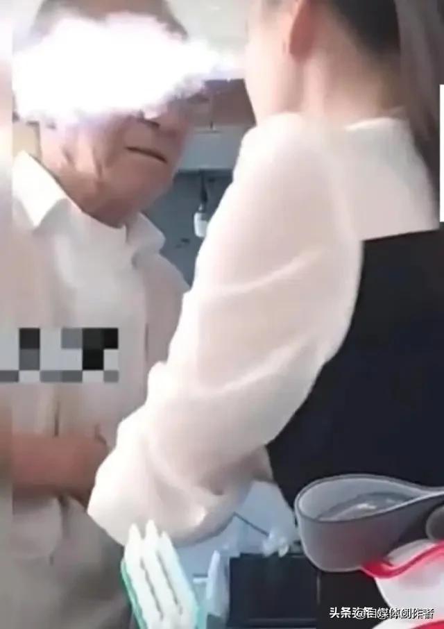 公园500元骚扰女子，大爷的为老不尊，别拿年纪当免罪符
 
平南一公园内的一场言