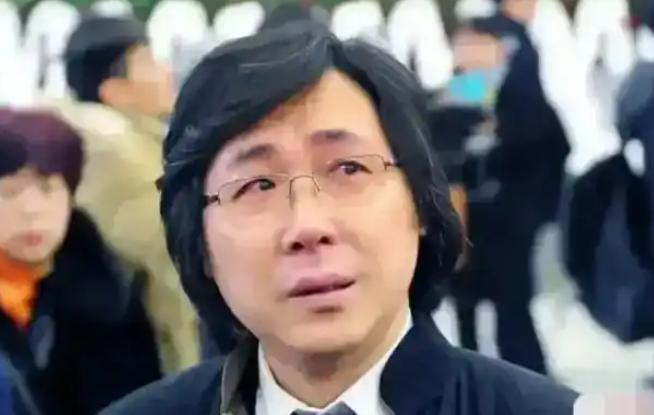 廖昌永把四川农村的老母亲接到上海一起住，妻子王嘉一句话"妈就是妈，来了就住客房"