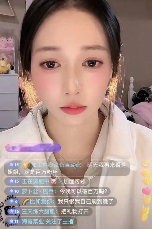 前体操冠军吴柳芳回应变网红：做好自己就好。近日，前体操冠军吴柳芳在直播回应近期的