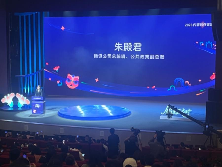 腾讯成立正能量算法专班腾讯[超话]正能量 好算法从不是‘猜你喜欢’，而是帮你看见