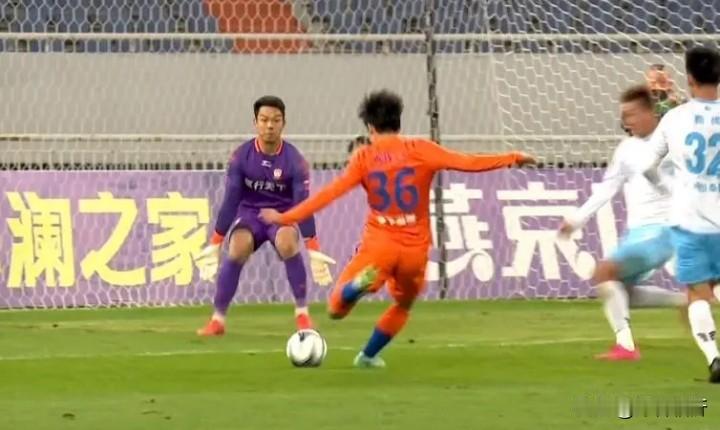 3月2日泰山队忙翻天！从山顶到球场，橙衣风暴一天连轴转
 
3月2日这天，山东泰