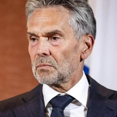 快报，快报！
荷兰突然宣布：

荷兰光刻机出口新政下的产业链变局：ASML受限与