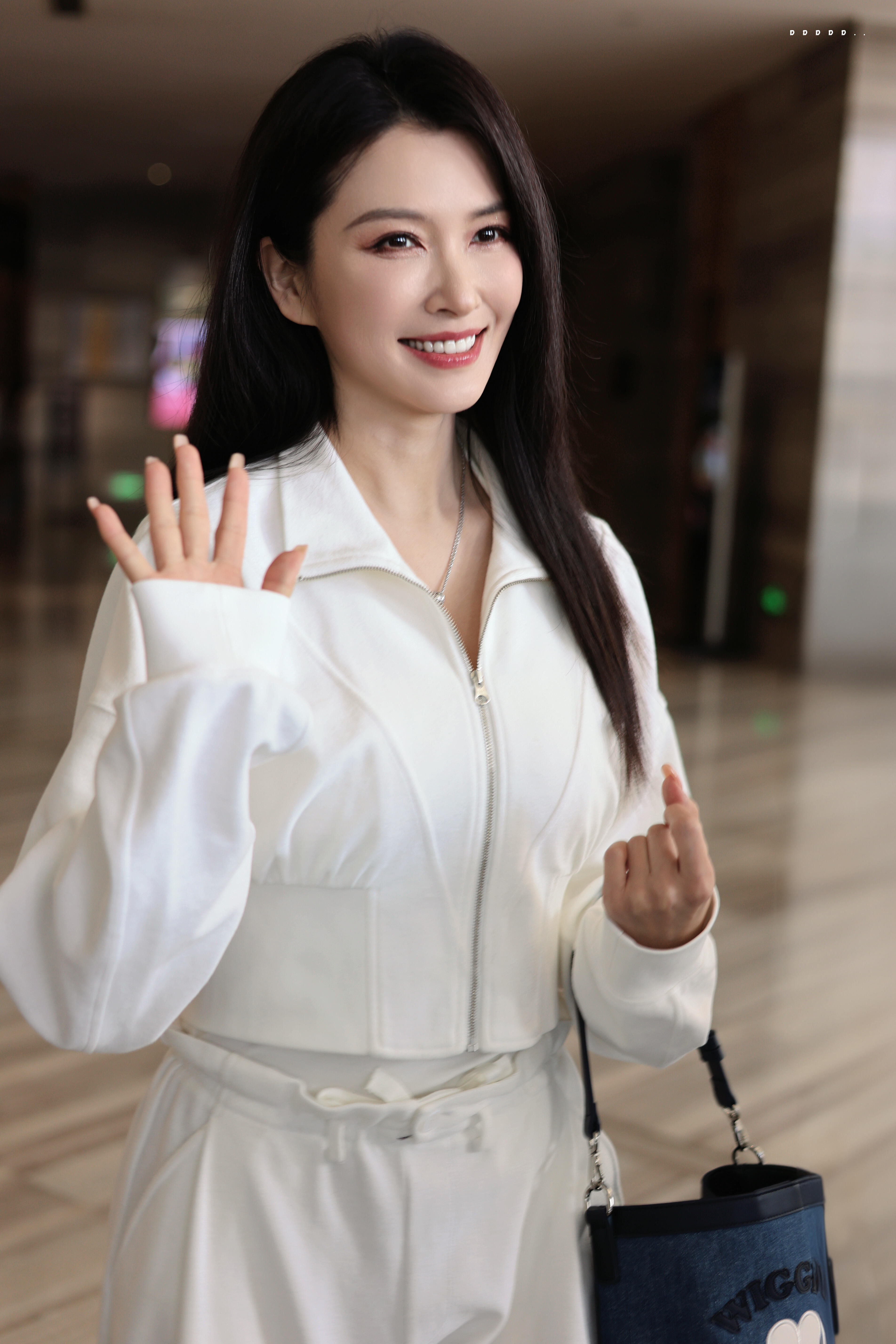 徐洁儿最像我真妈的一集黄灿灿曝光徐洁儿微信头像黄灿灿：我只是想秀个聊天记录。徐洁