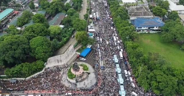6月30日，根据菲律宾媒体的报道，那天马尼拉爆发了一场规模不小的游行示威活动，人