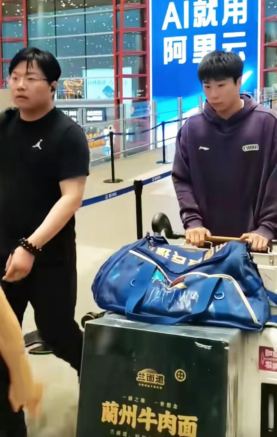 国乒北京出发美国大满贯，携带的食品最亮眼的兰州牛肉面！
国乒去国外参赛，最大的问