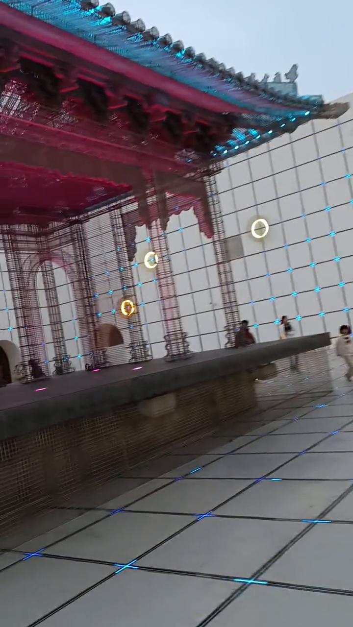 跑哪去了？等我三十三岁。你好滑，那我要在这拍一个。