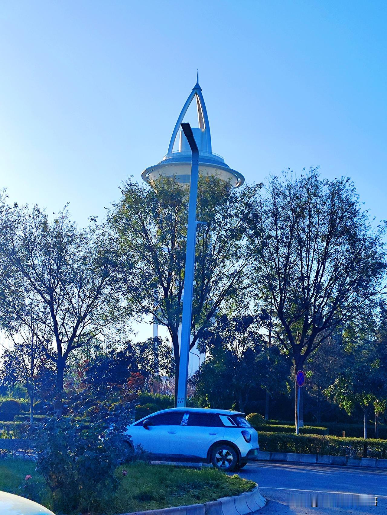 开车路过，
看到这个是什么建筑？
谁知道科普一下！