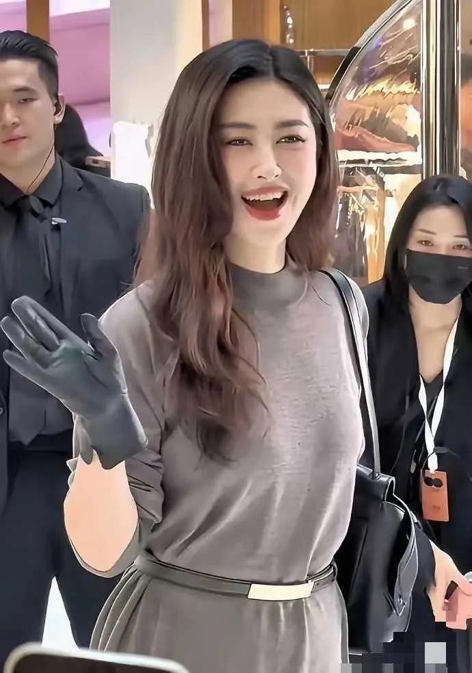 41岁朱珠状态封神！这哪是中年，明明是少女感天花板✨
 
谁能想到这是41岁的朱