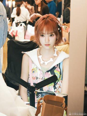 黄灿灿一公排名黄灿灿在节目里挺真实的，舞台也没掉链子，个人排名靠后真的有点意外乘