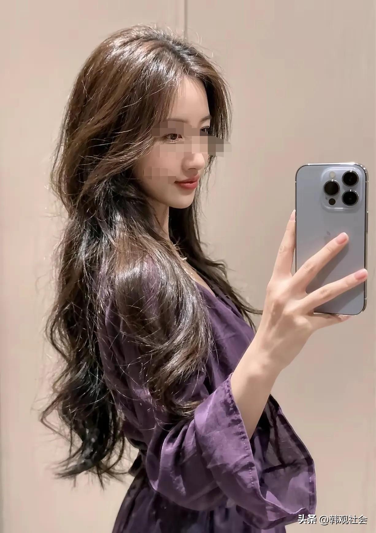 不让你陪表妹去相亲，你偏不听。你说，你和表妹的感情深，表妹一个人去相亲你不放心。