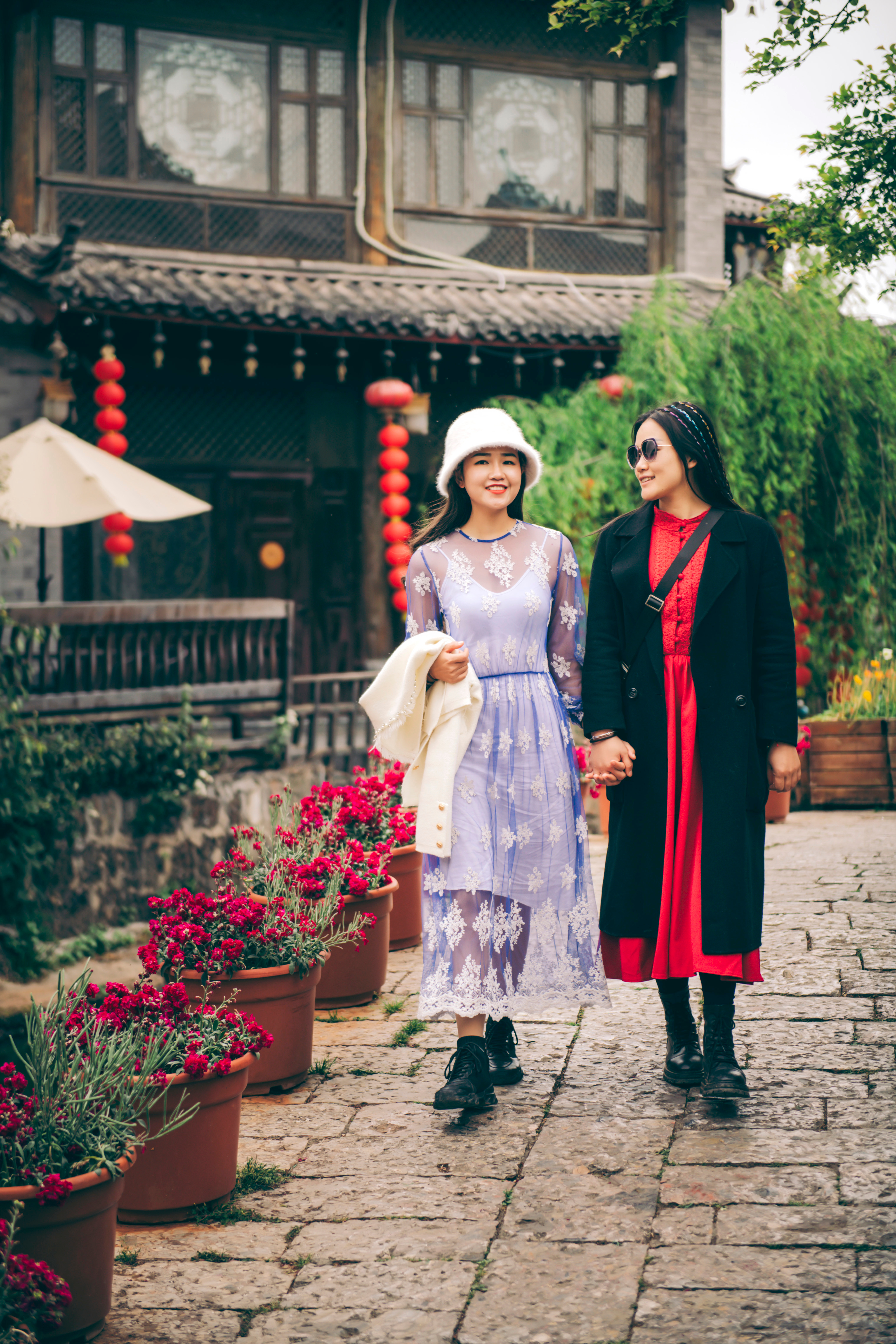 那天我们客栈只住了一个房间，是不是很悲惨！店里同事都说：走，咱们出去玩吧！我说：