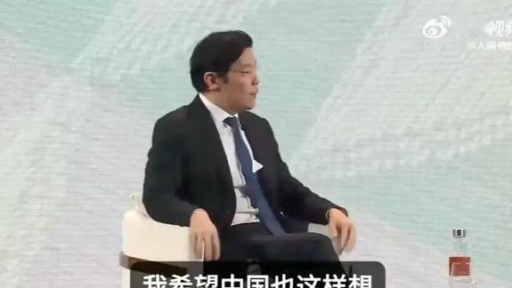 新加坡坐不住了！
中日刚有点摩擦，
它立马跑去给日本递毛巾。
劝中国忘掉历史，