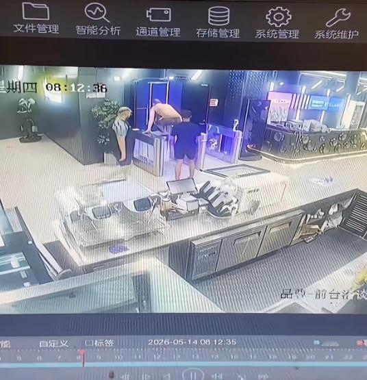 中国不是法外之地最近在上海，有四个从非洲阿尔及利亚来的外国小伙子，干出了一件特别