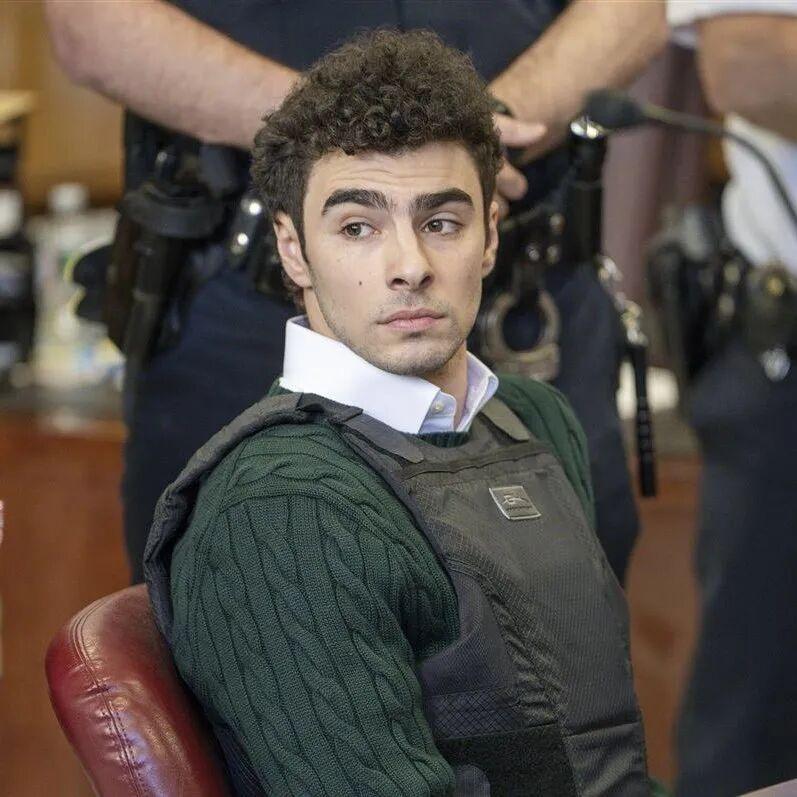 此前因谋杀联合健康 CEO 而被捕的 Luigi Mangione 声称自己在狱