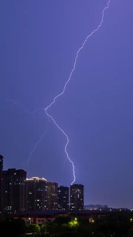 印度新国产空空导弹ASTRA MK - 2，乍一看挺唬人，宣称射程超200公里，