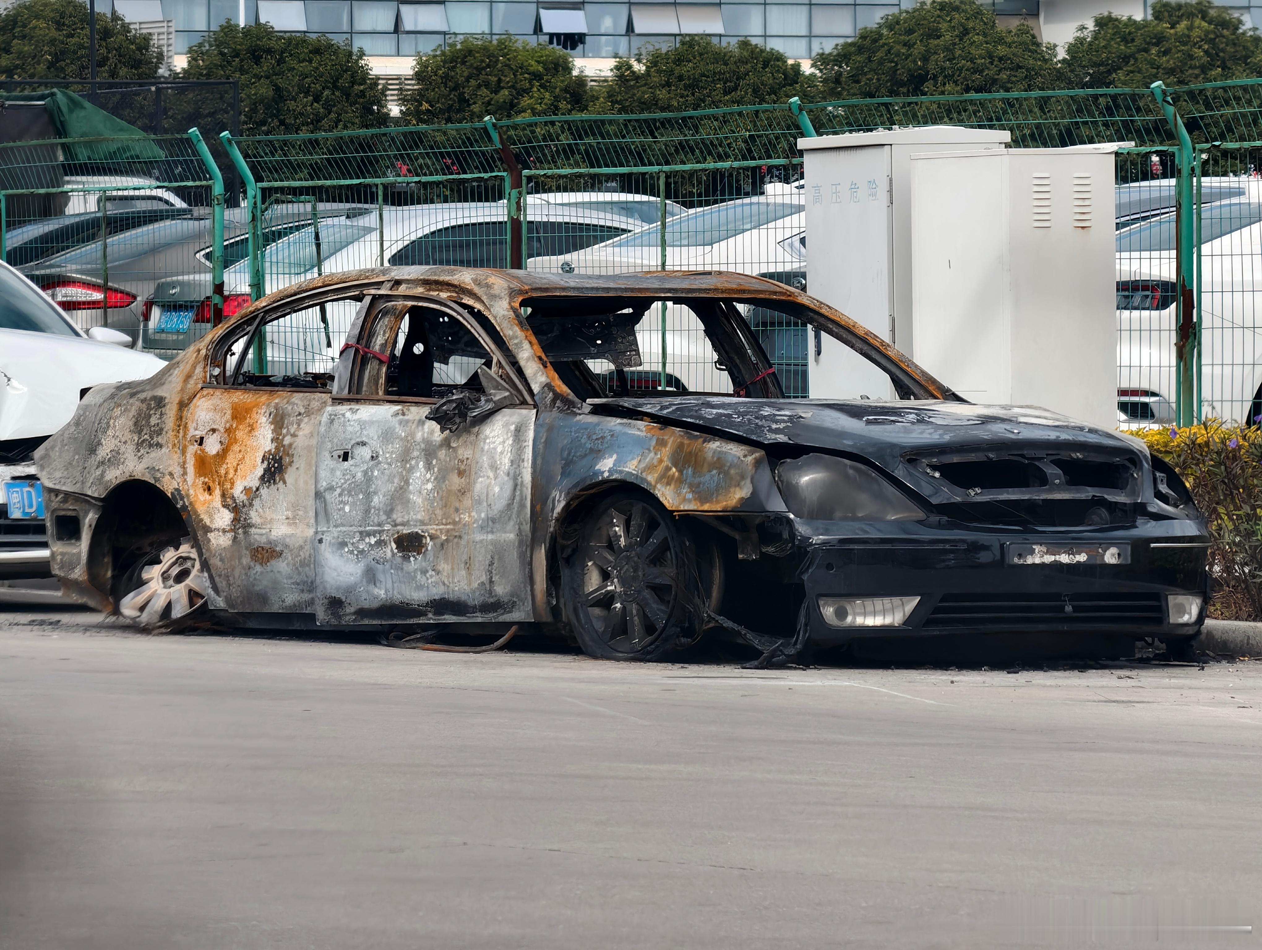 猜个车吧，轮廓还在应该不难 