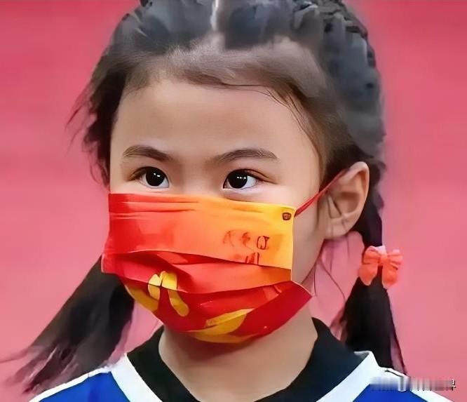 这是六岁孩子的眼神。纯净，深邃，有光，她的眼里有目标，有骨气，有毅力，有不服输的