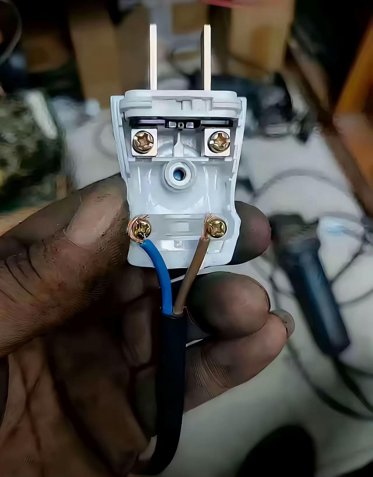 捣鼓一上午了，没接错啊，就是没电，有专业！ ​​​