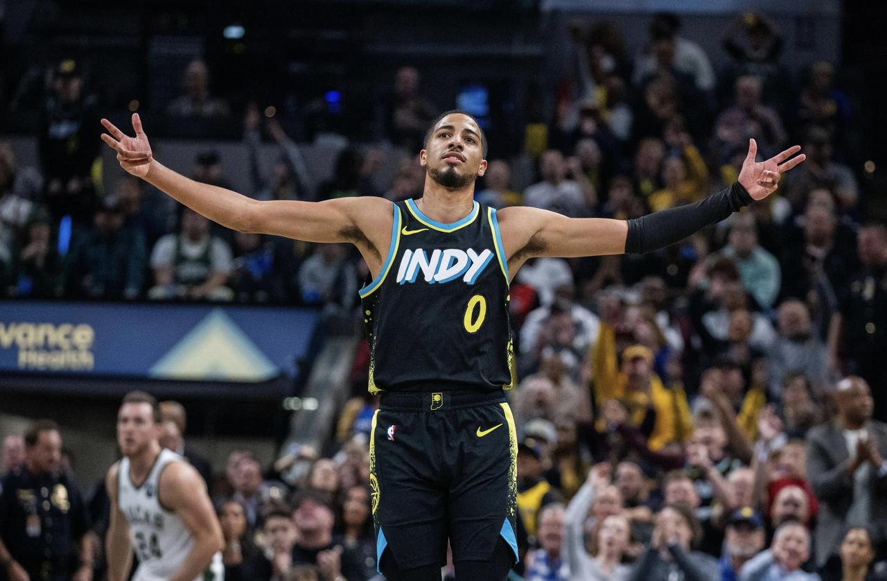 联盟助攻王33+7+15创2项NBA历史纪录！
在结束的步行者132-126战胜
